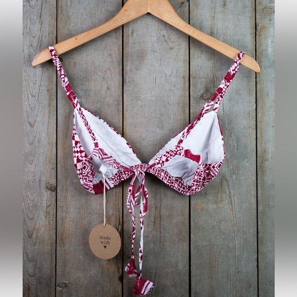 Chic red and white patterned adjustable top - Picture 3 of 3